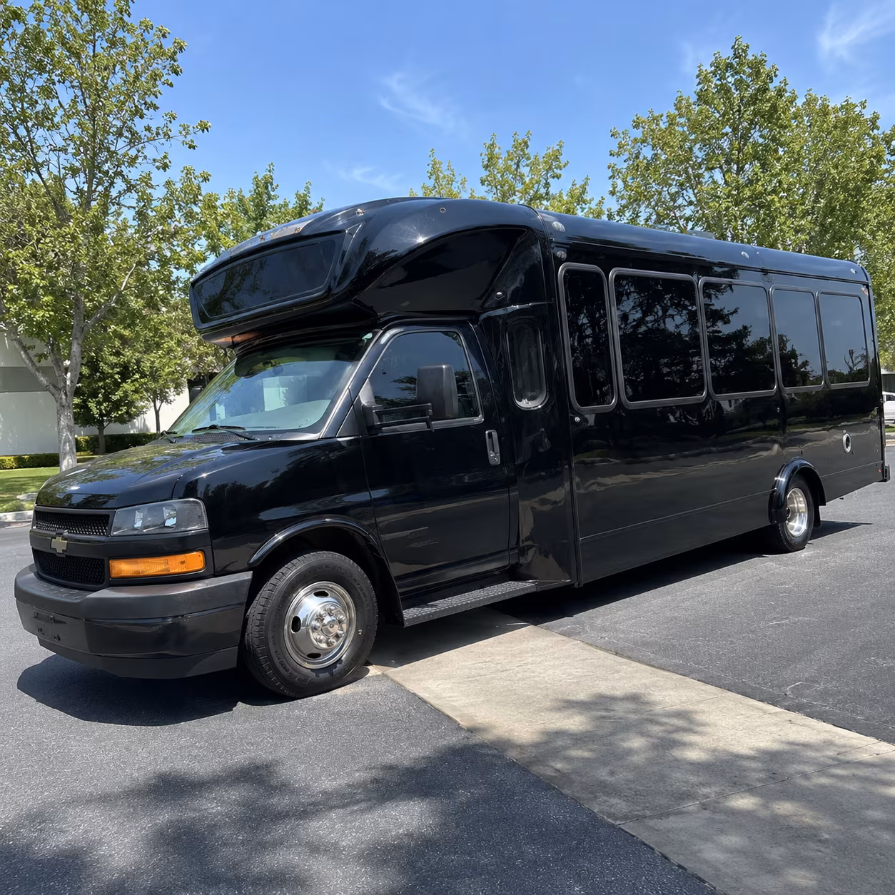 nashua 15 passenger party bus
