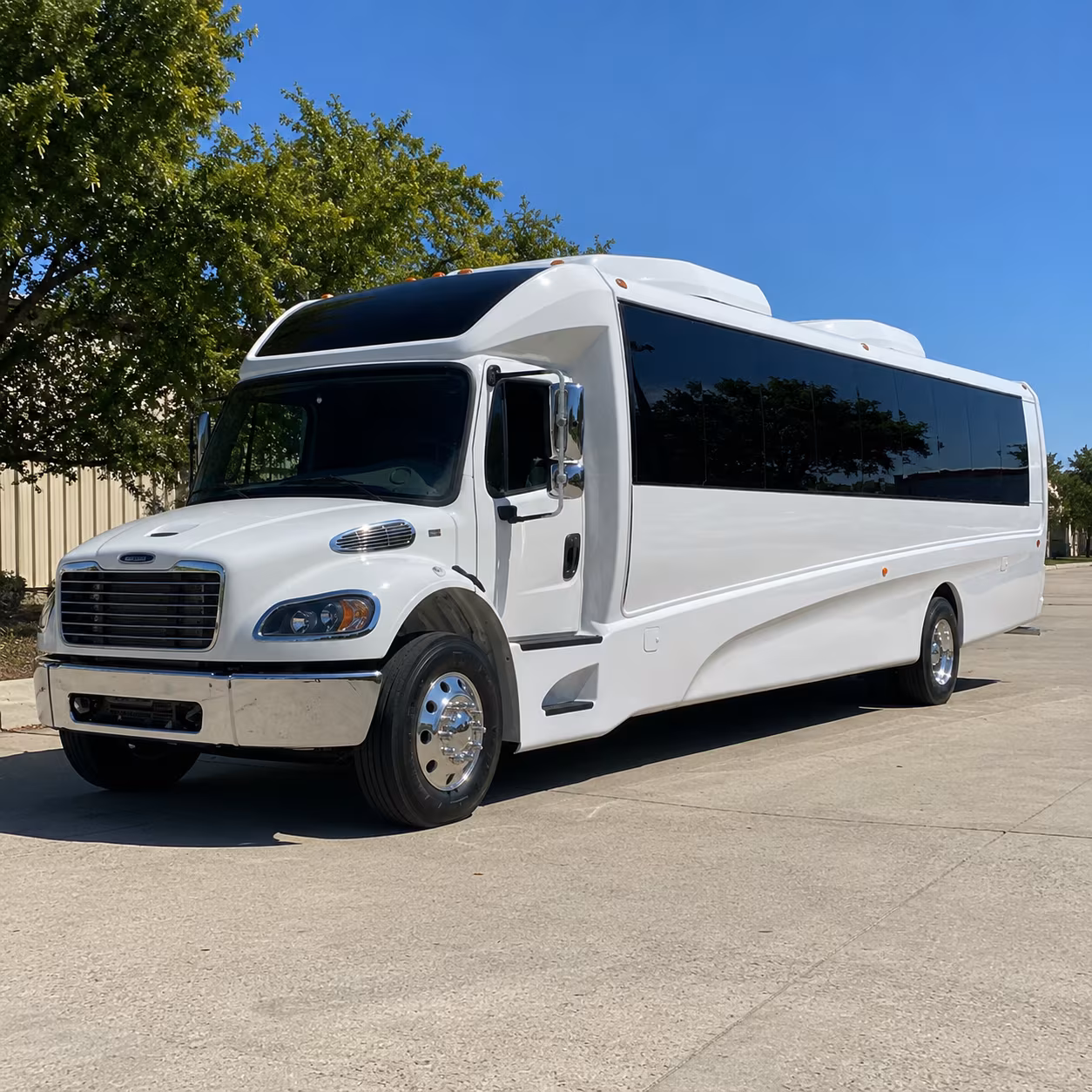nashua 28 passenger minibus